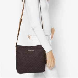 Michael Kors Jet Set Travel Messenger Bag, Large